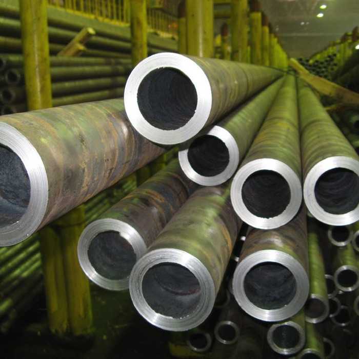 Труба бесшовная горячедеформированная 152х8 мм